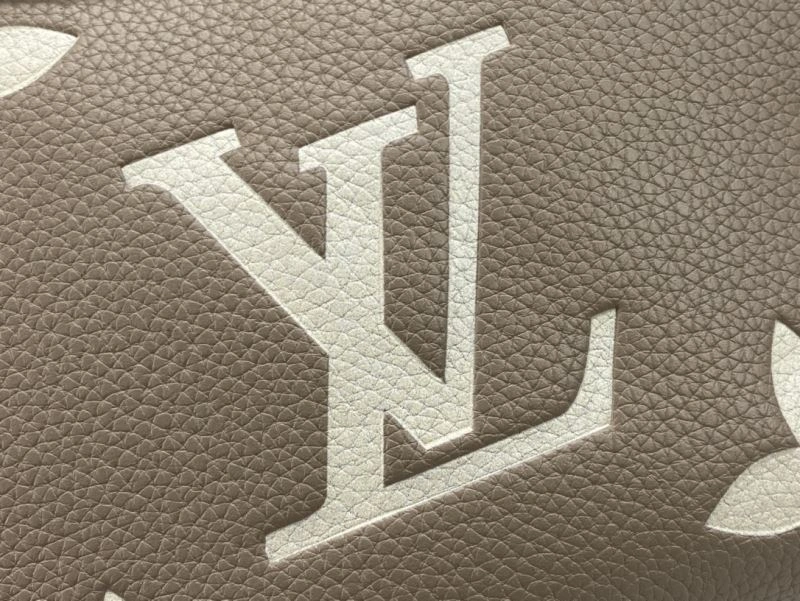 Sustainable Louis Vuitton Hobo Bags 79812