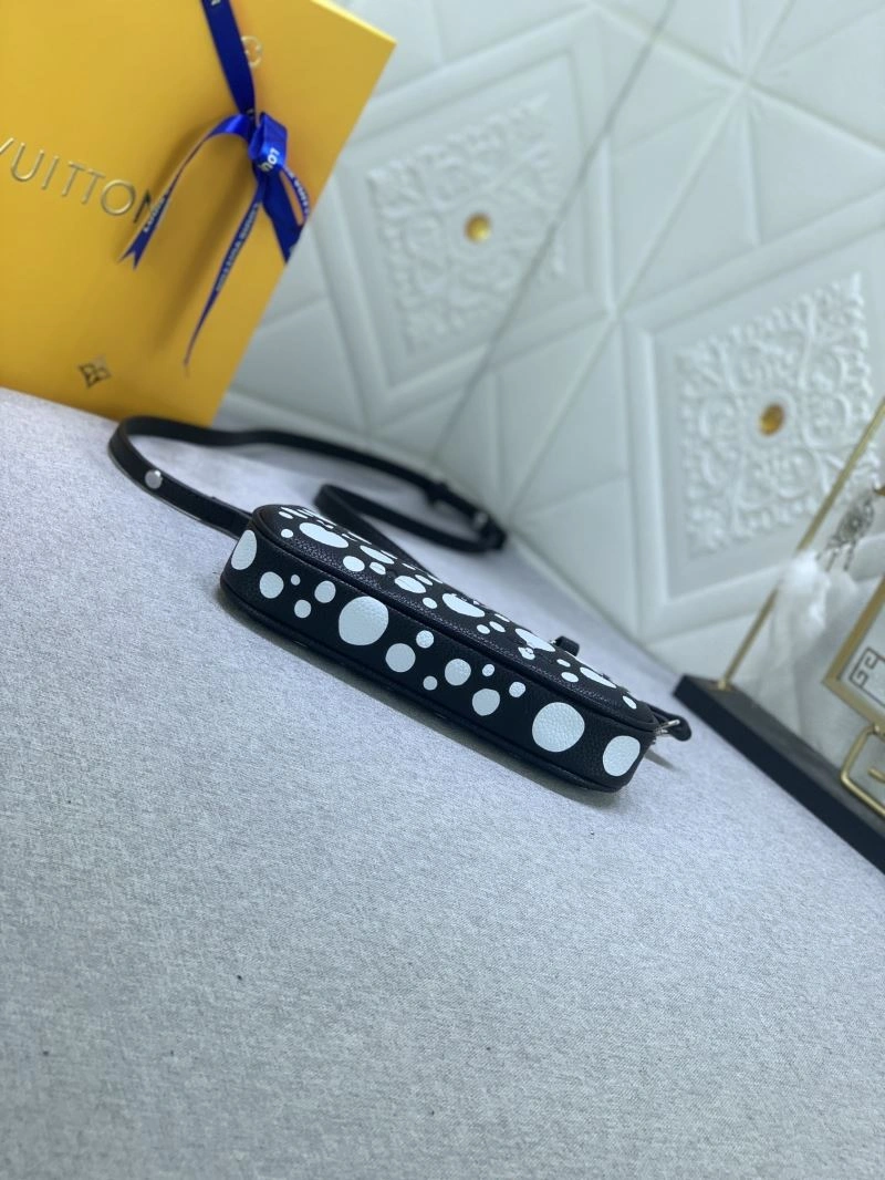 Louis Vuitton Hobo Bags Bold 79805