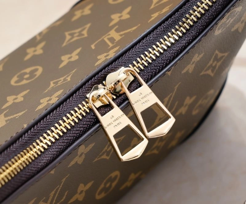 Sustainable Louis Vuitton Hobo Bags 79785