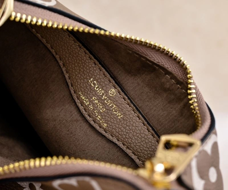 Louis Vuitton Hobo Bags StreetReady 79780