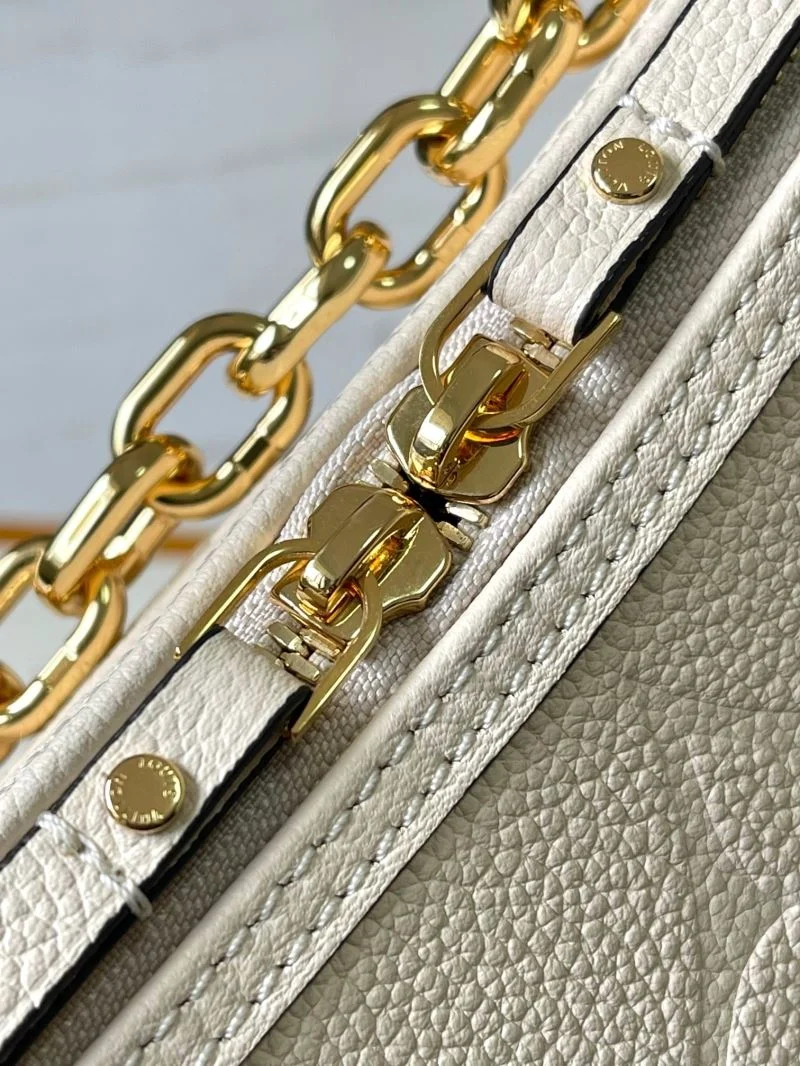 Neat Louis Vuitton Hobo Bags 39760