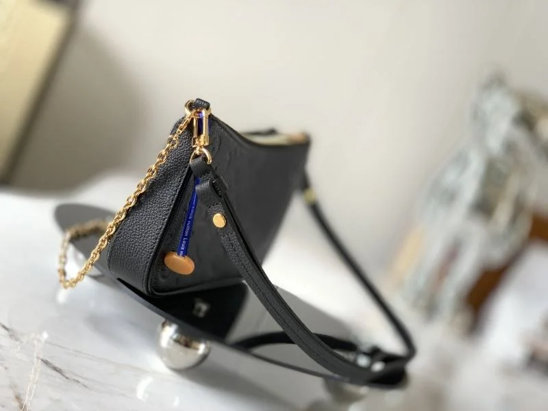 Louis Vuitton Hobo Bags Practical 39782