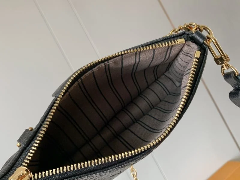 Louis Vuitton Hobo Bags Practical 39782