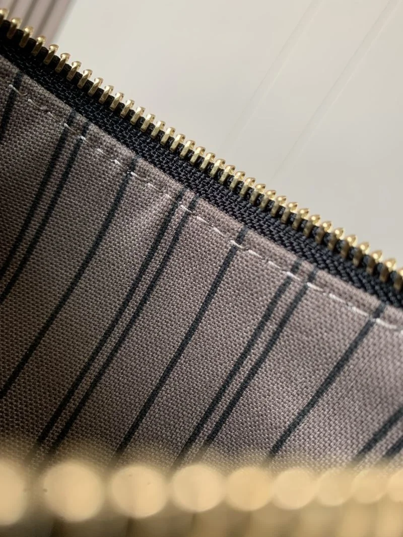 Louis Vuitton Hobo Bags Practical 39782