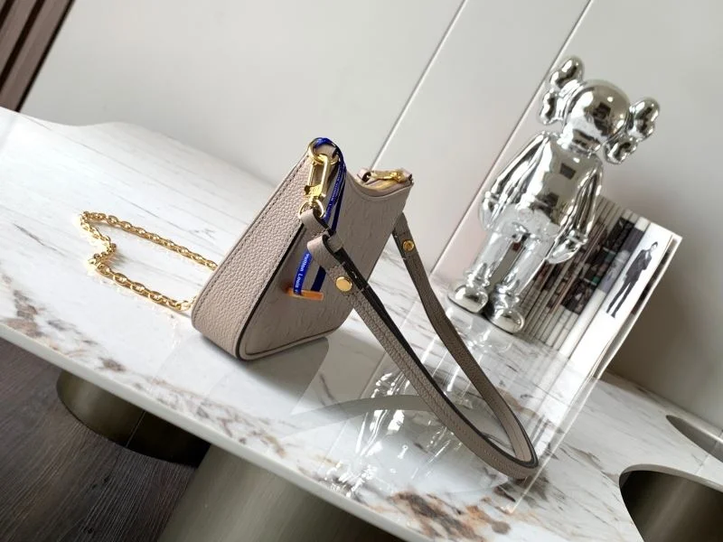 Louis Vuitton Hobo Bags UrbanChic 39761