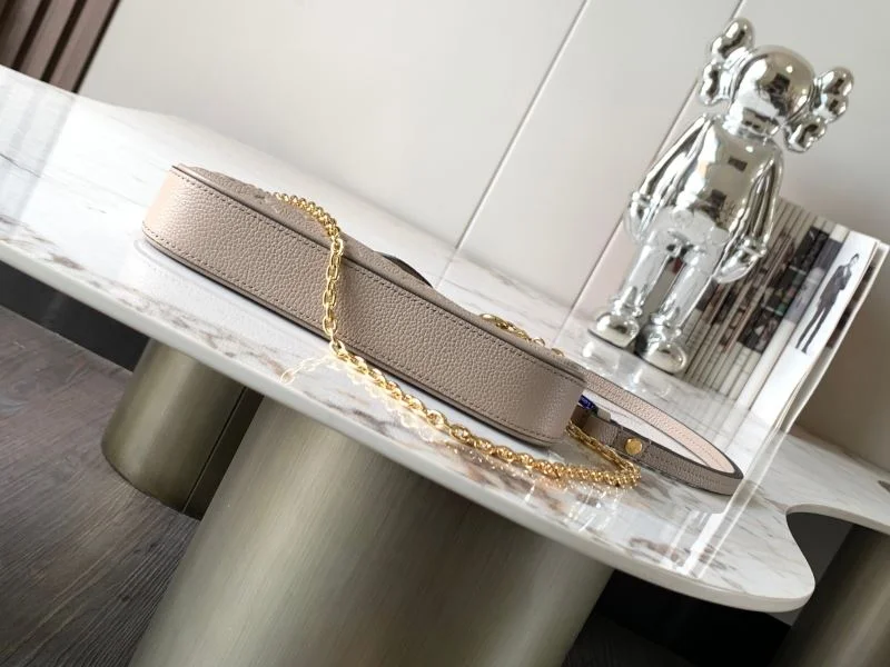 Louis Vuitton Hobo Bags UrbanChic 39761