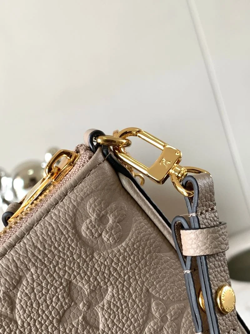 Louis Vuitton Hobo Bags UrbanChic 39761