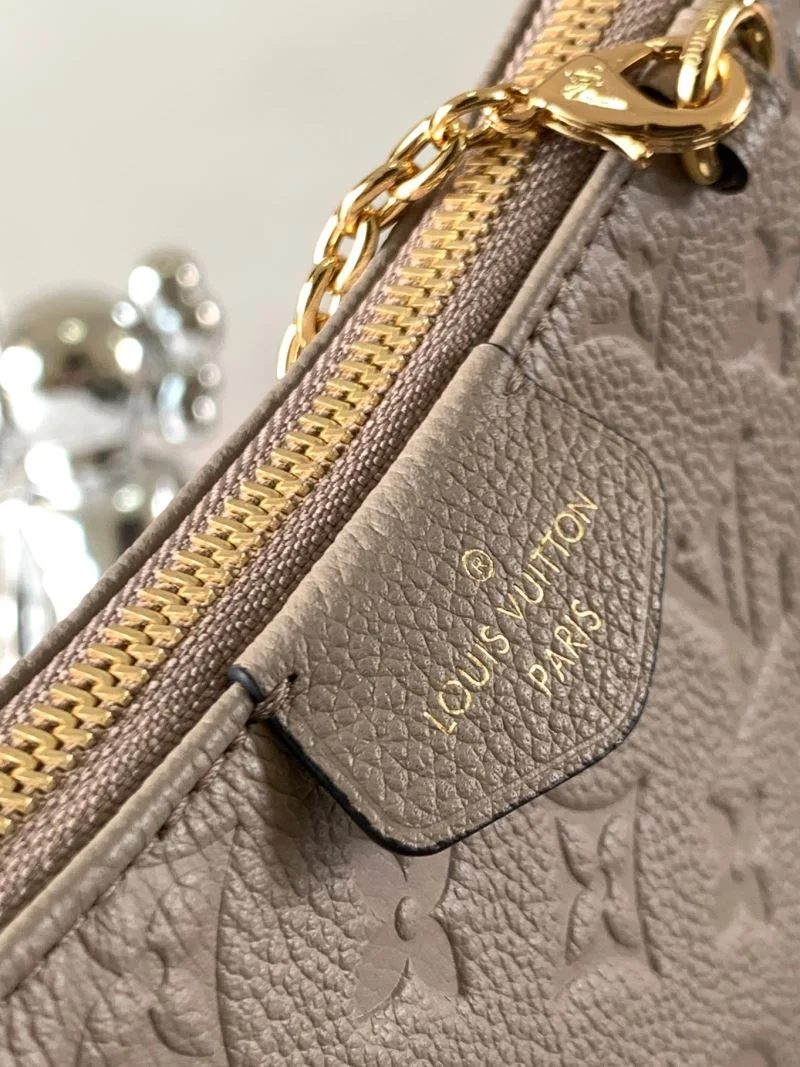 Louis Vuitton Hobo Bags UrbanChic 39761
