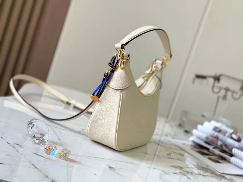 Unisex Louis Vuitton Hobo Bags 39781