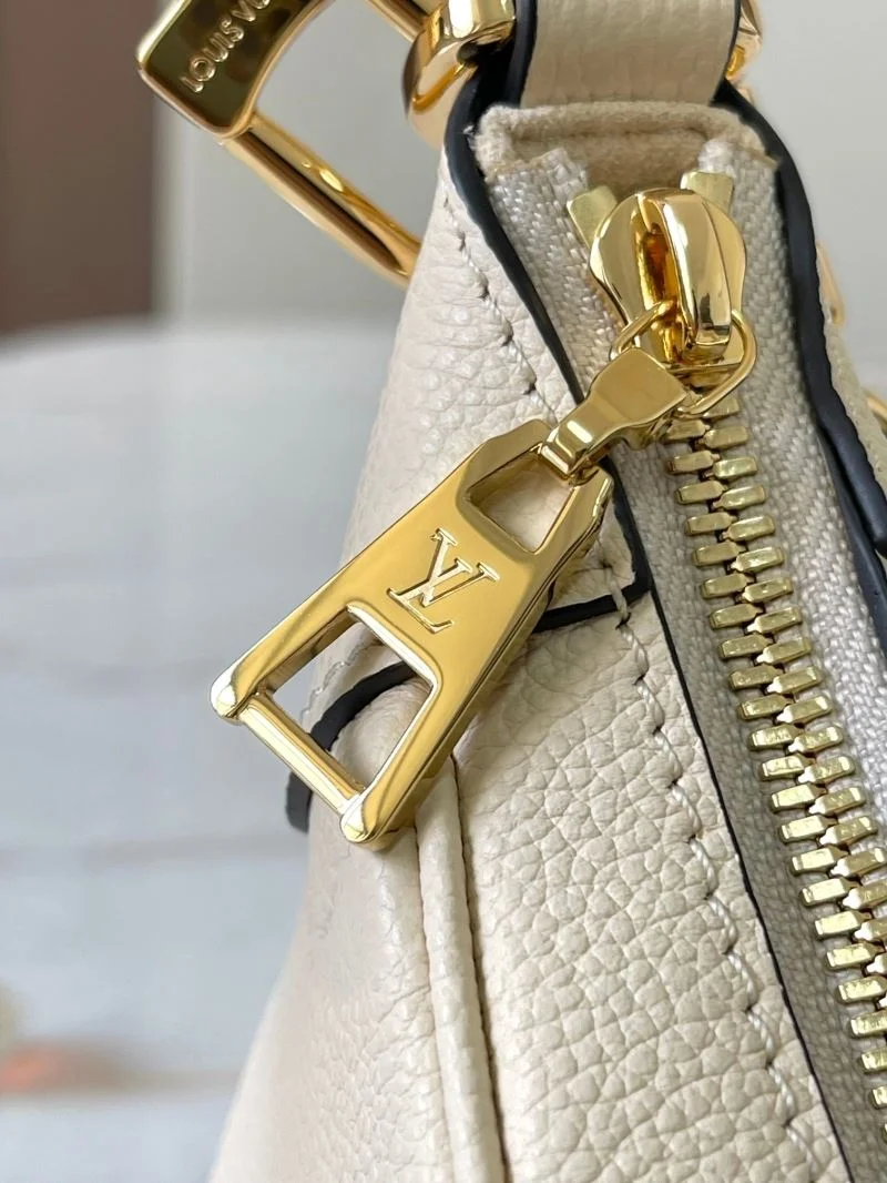 Unisex Louis Vuitton Hobo Bags 39781
