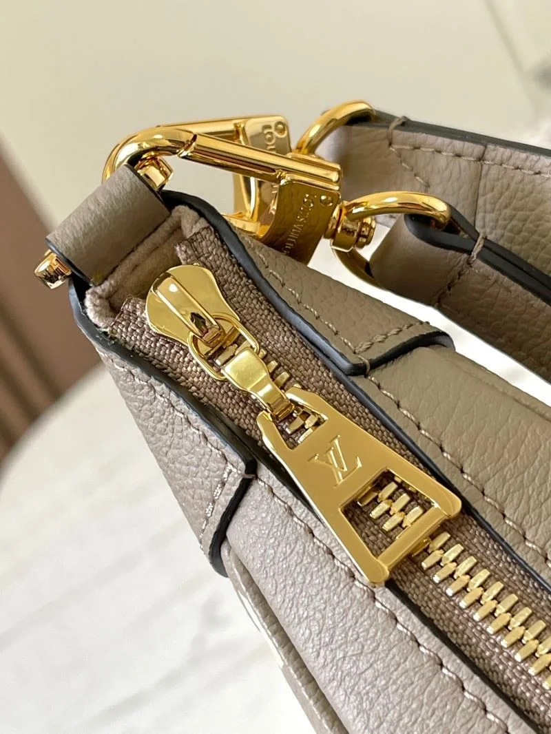 Louis Vuitton Hobo Bags Sophisticated 39743