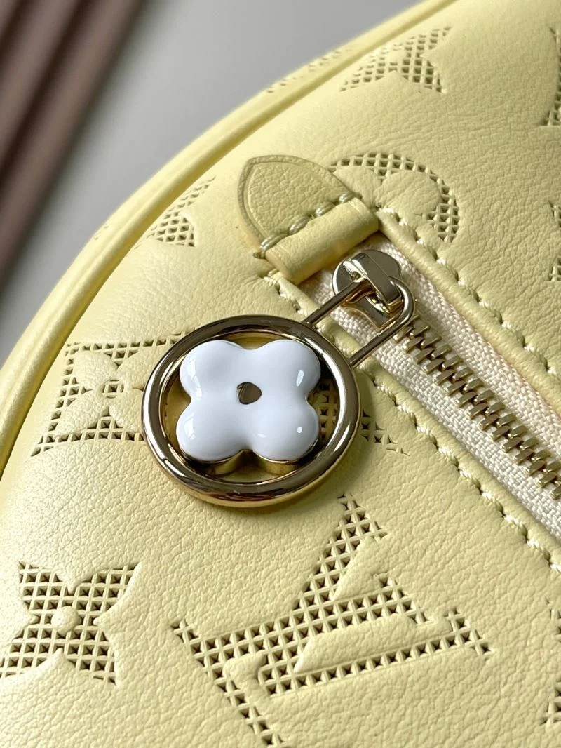 Louis Vuitton Hobo Bags EyeCatching 39746
