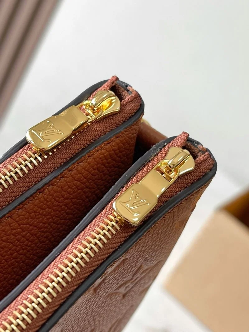 SoftTouch Louis Vuitton Hobo Bags 39741