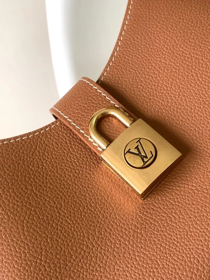 Refined Louis Vuitton Hobo Bags 39772
