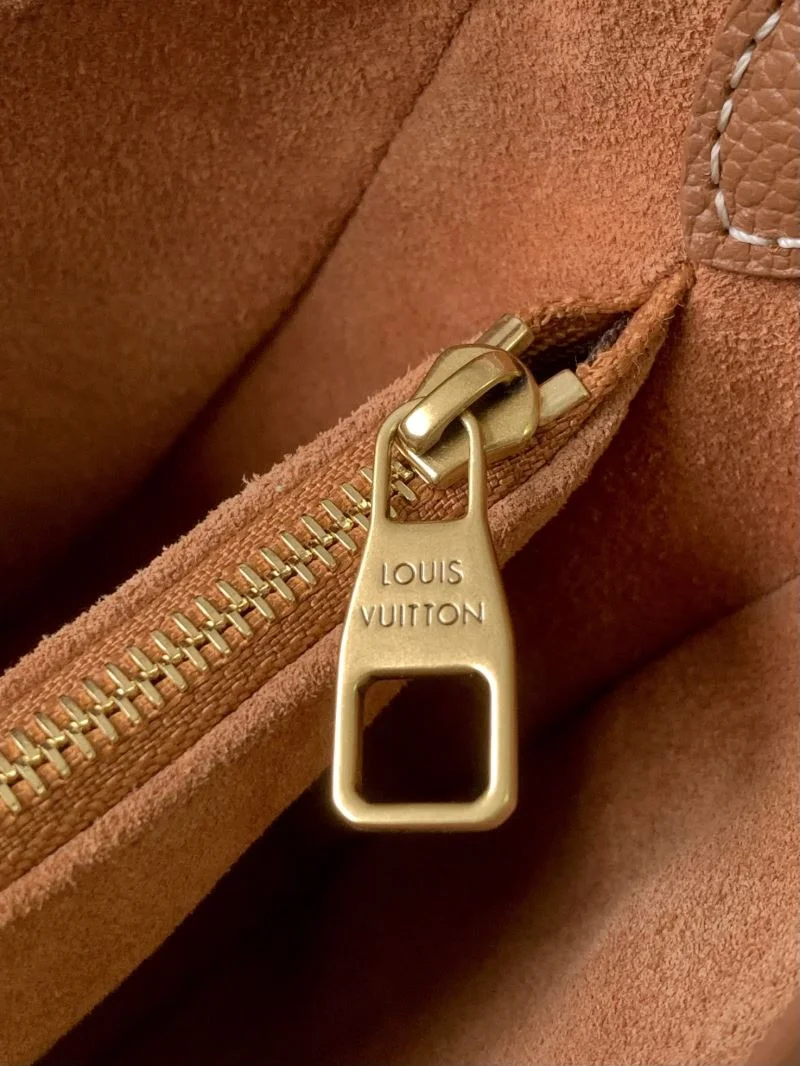 Refined Louis Vuitton Hobo Bags 39772