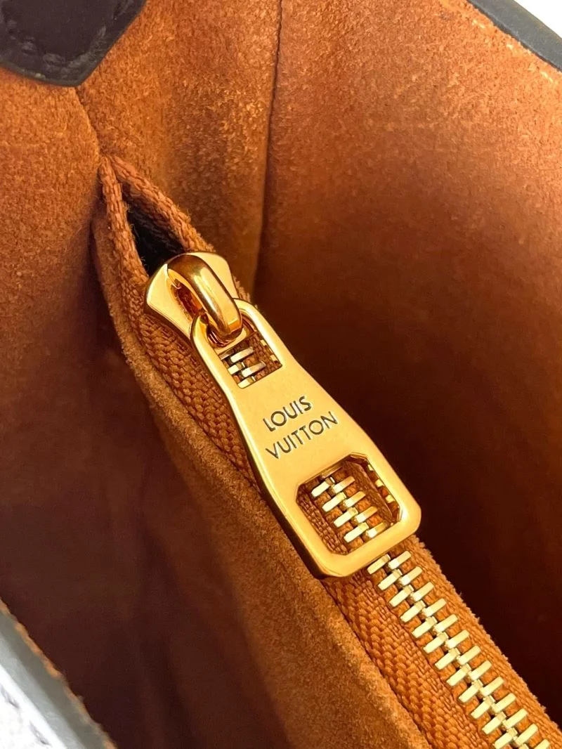 Louis Vuitton Hobo Bags Attractive 39270