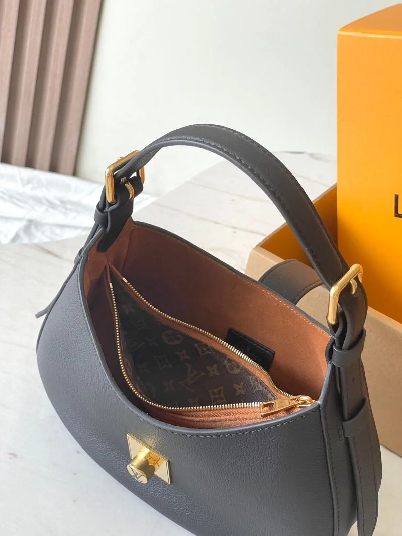 Louis Vuitton Hobo Bags Attractive 39270