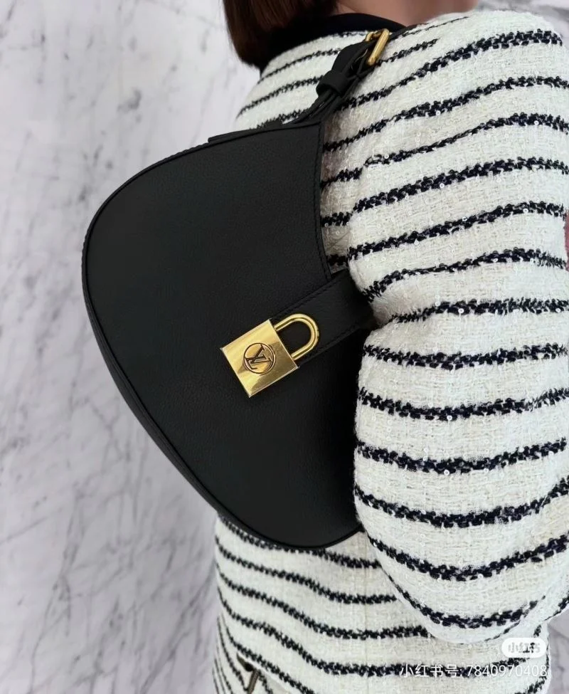 Louis Vuitton Hobo Bags Attractive 39270