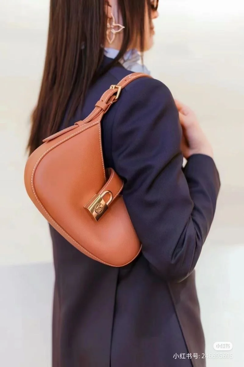 Louis Vuitton Hobo Bags Tailored 39253