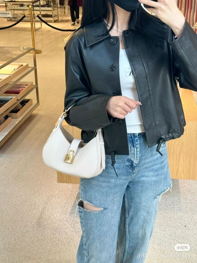 Louis Vuitton Hobo Bags SmartChoice 39269