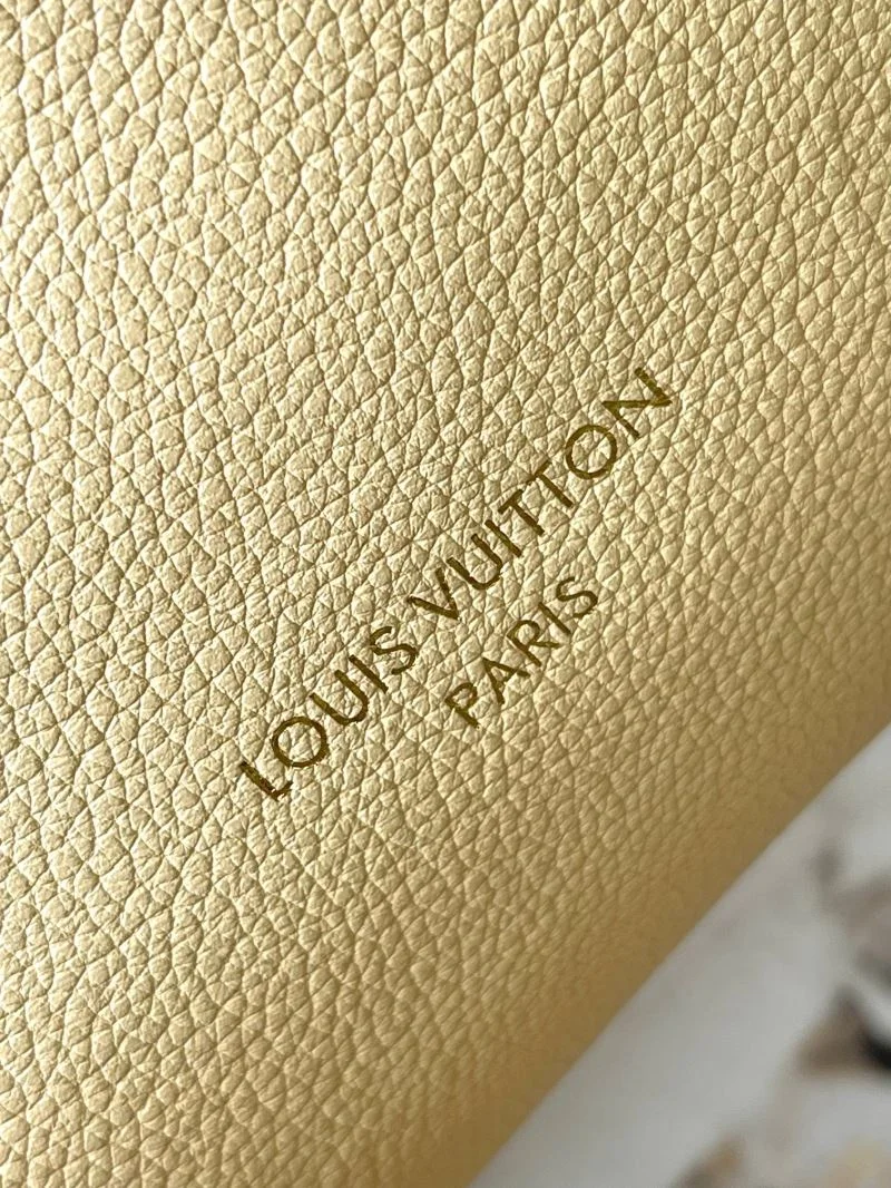 TravelReady Louis Vuitton Hobo Bags 39252