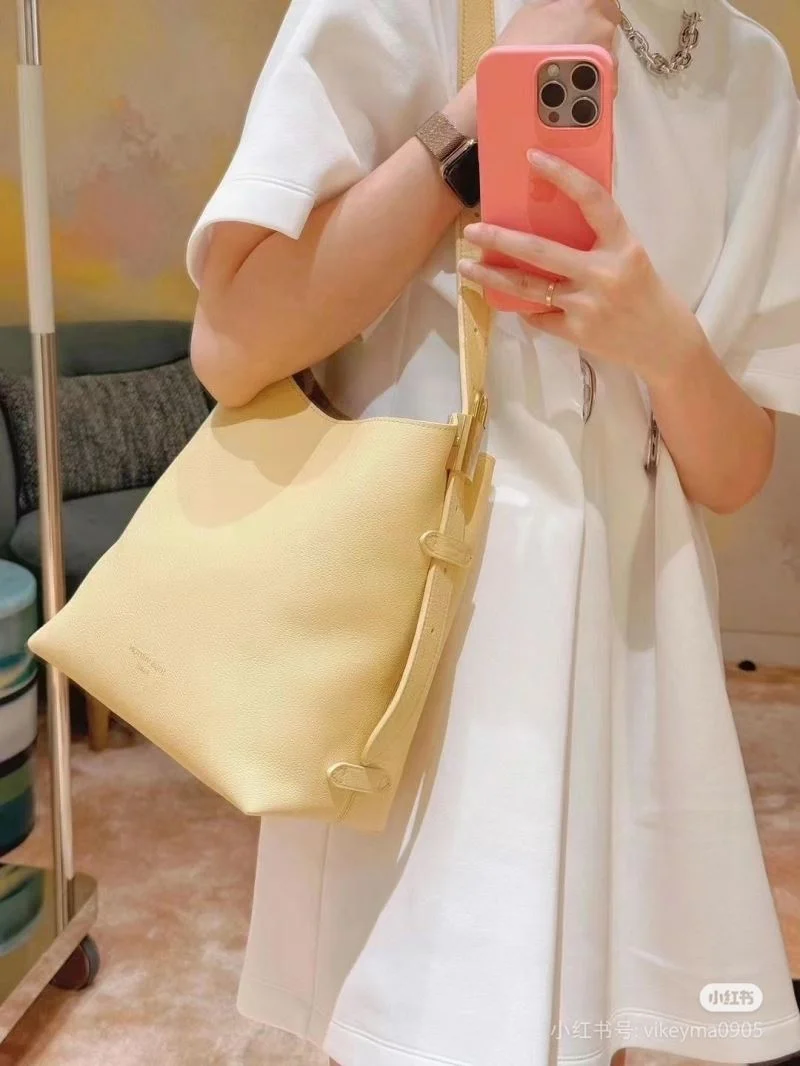 TravelReady Louis Vuitton Hobo Bags 39252