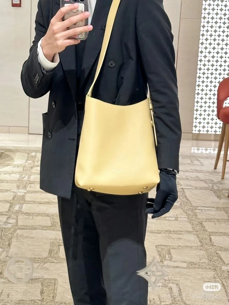 TravelReady Louis Vuitton Hobo Bags 39252