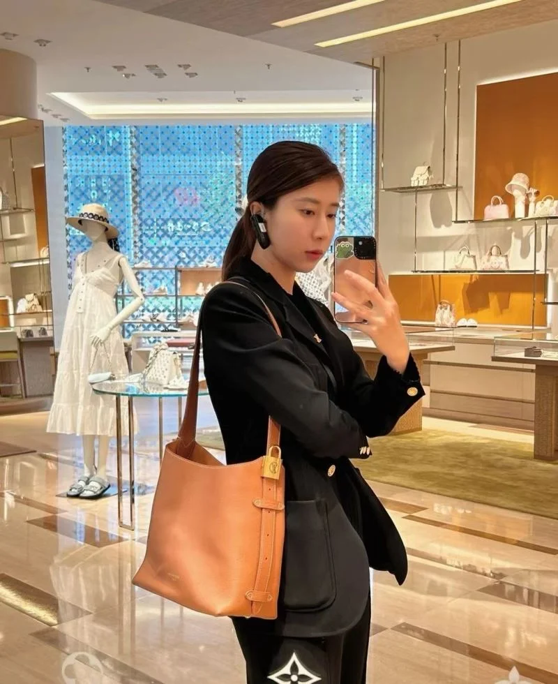 Louis Vuitton Hobo Bags EasyMatch 39251