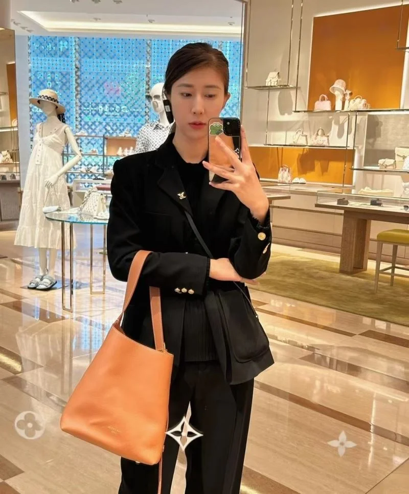 Louis Vuitton Hobo Bags EasyMatch 39251