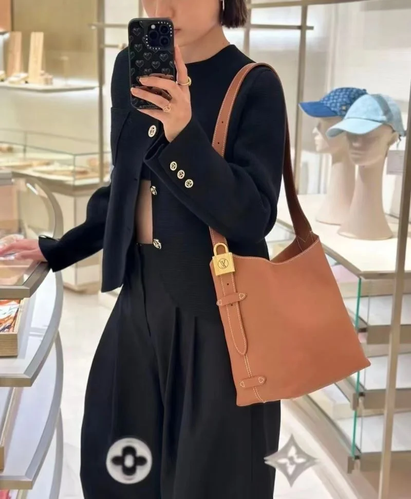 Louis Vuitton Hobo Bags EasyMatch 39251