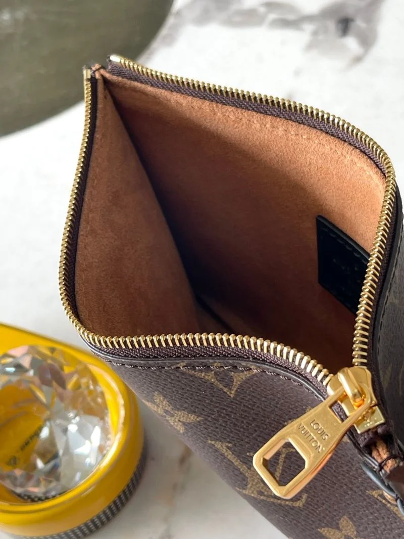 MoistureWicking Louis Vuitton Hobo Bags 39286