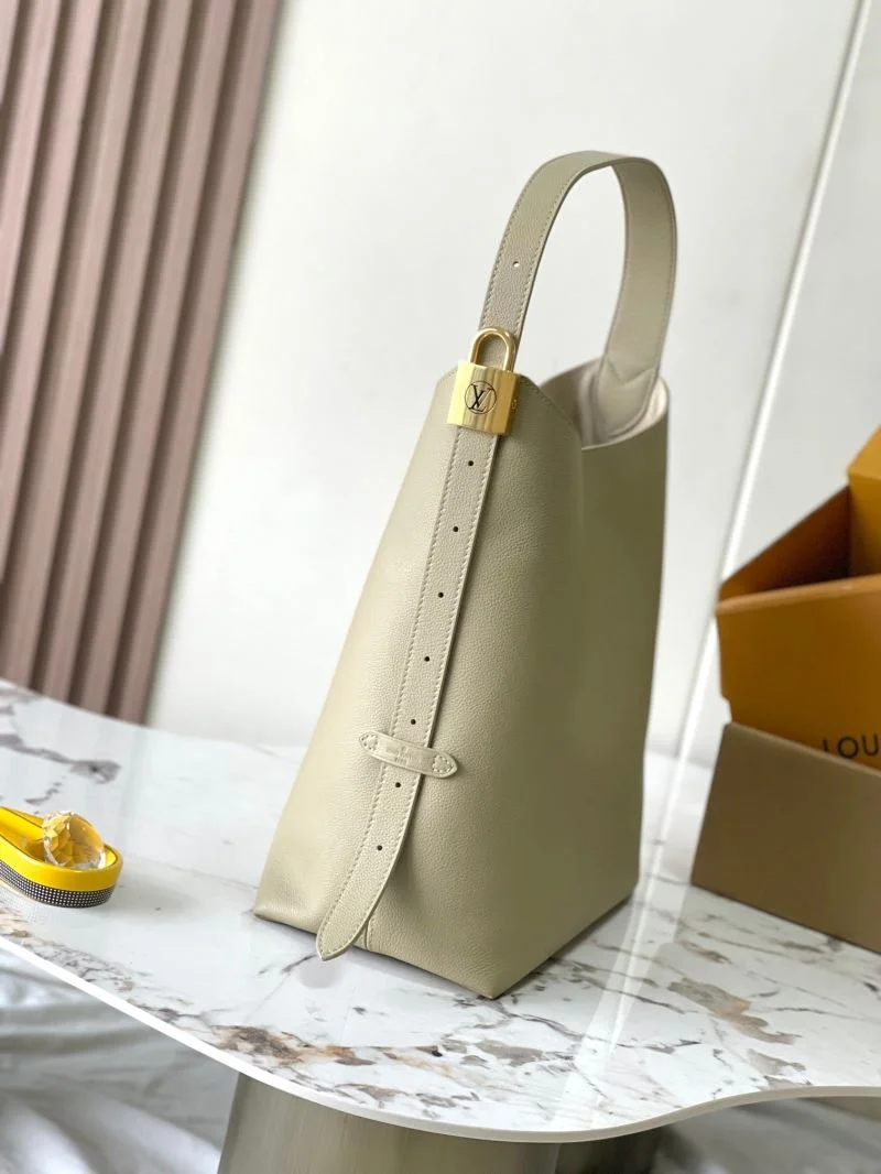 Louis Vuitton Hobo Bags Resilient 39248