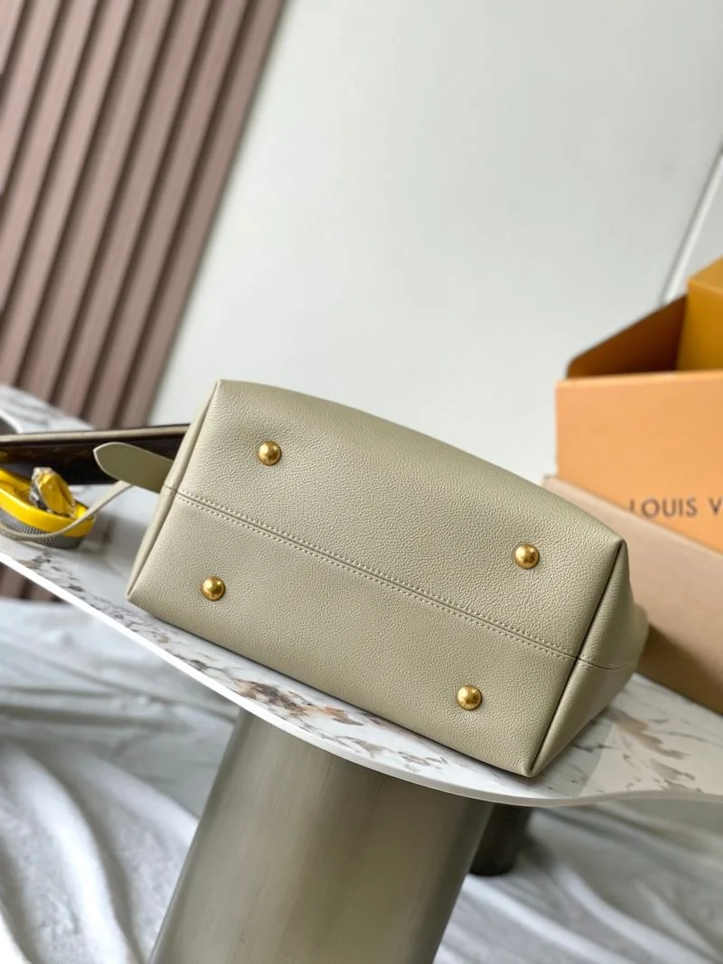 Louis Vuitton Hobo Bags Resilient 39248