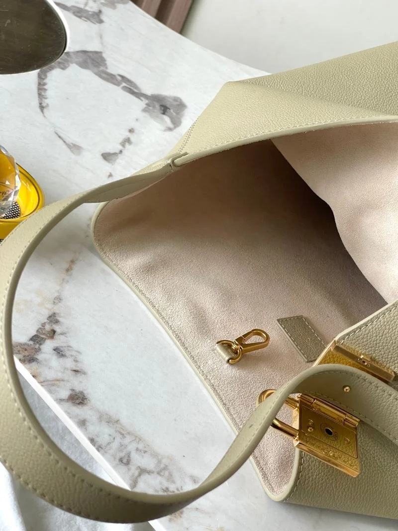 Louis Vuitton Hobo Bags Resilient 39248