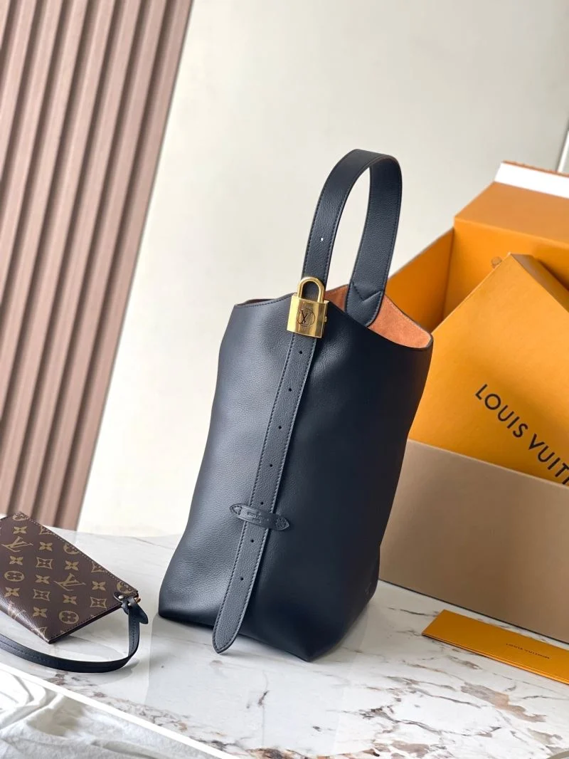 Louis Vuitton Hobo Bags Stylish 39265