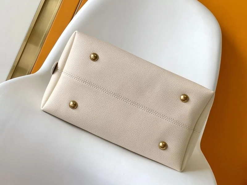 Thermal Louis Vuitton Hobo Bags 39239
