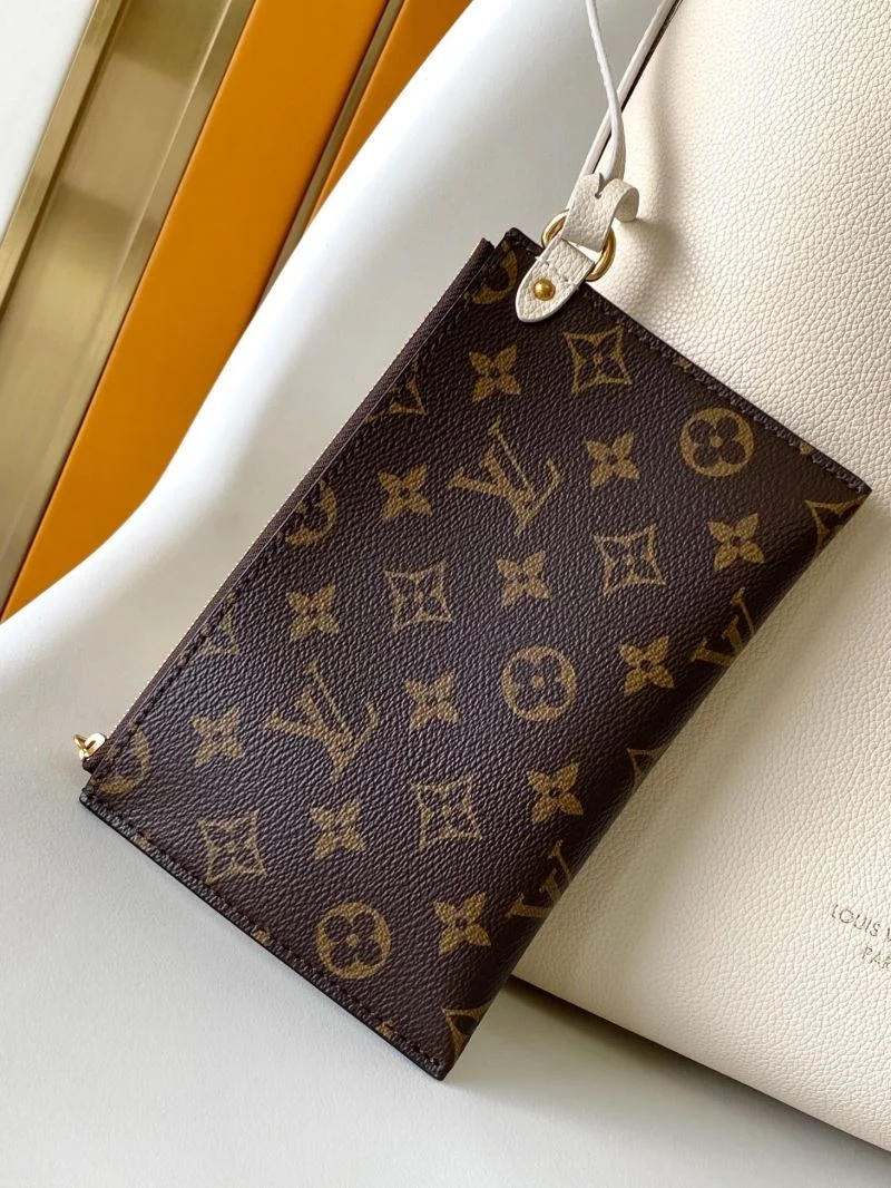 Thermal Louis Vuitton Hobo Bags 39239