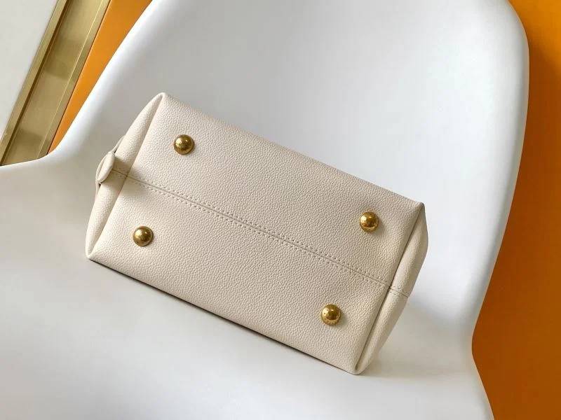 HighPerformance Louis Vuitton Hobo Bags 39233