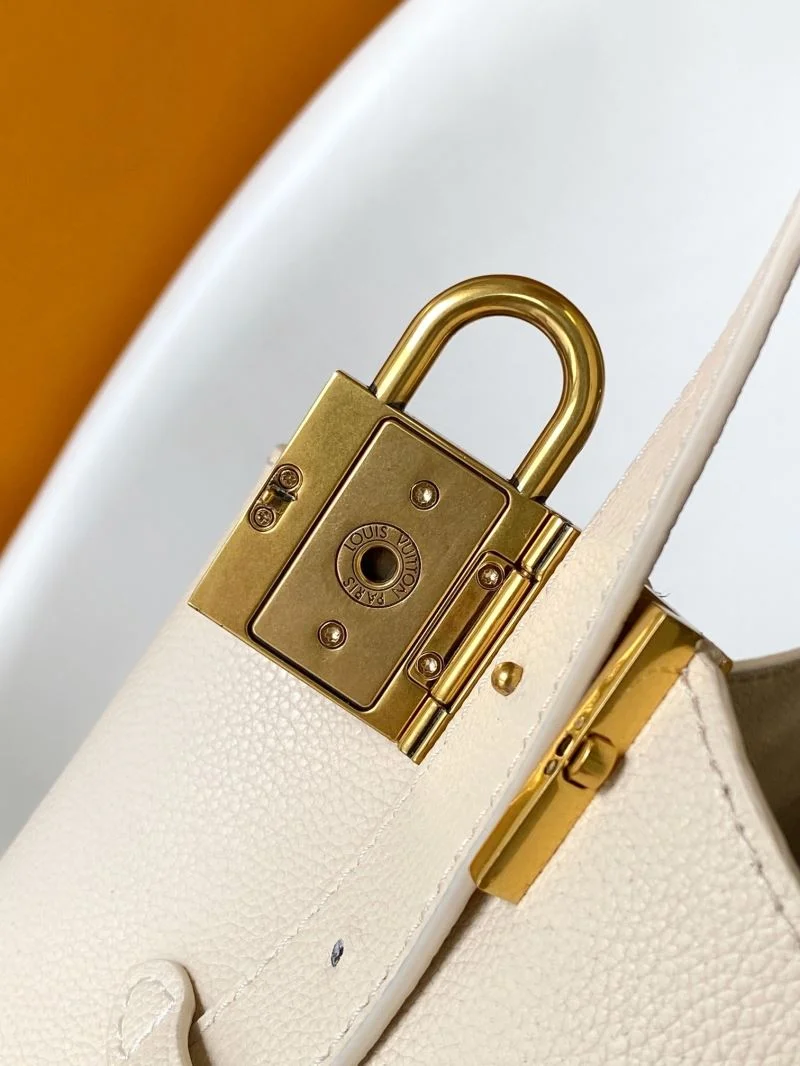 HighPerformance Louis Vuitton Hobo Bags 39233