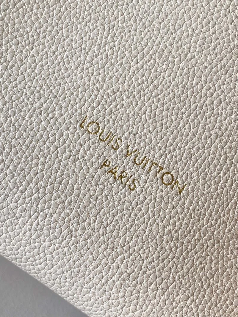HighPerformance Louis Vuitton Hobo Bags 39233