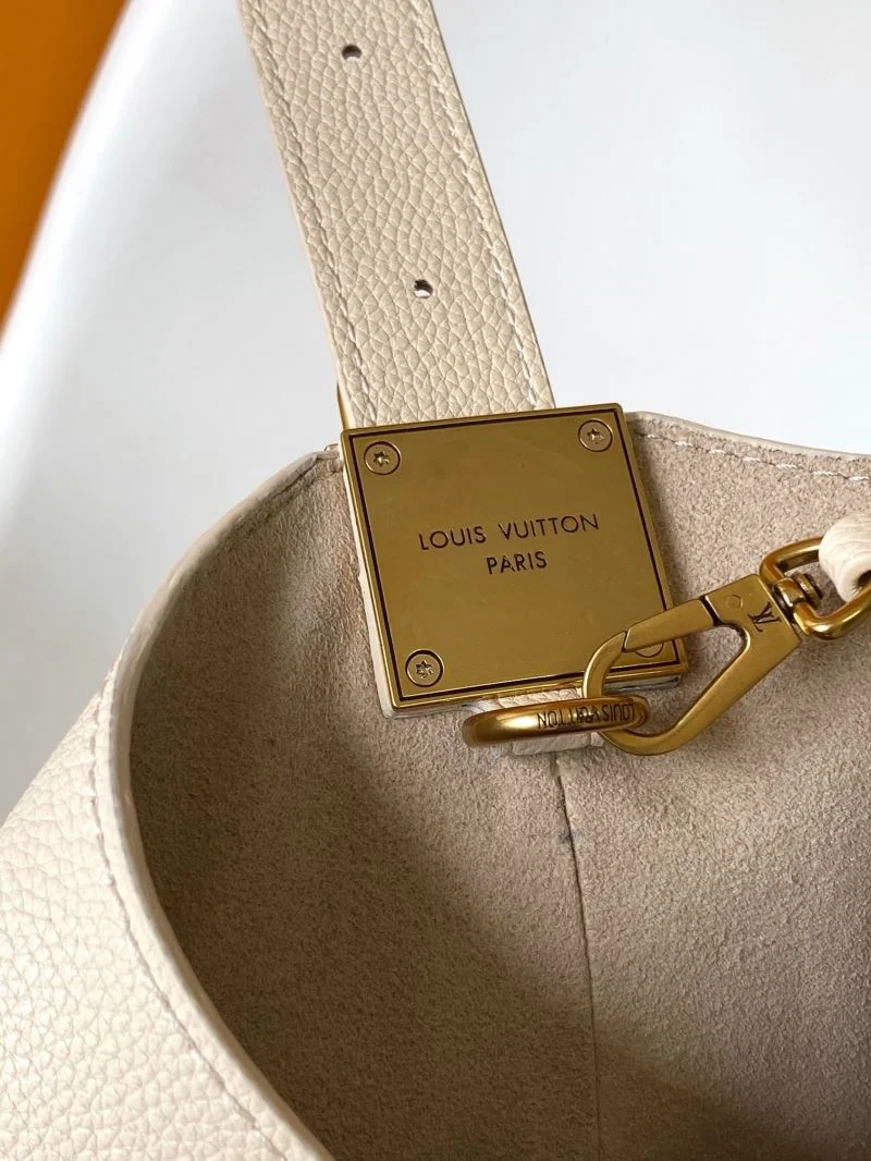 HighPerformance Louis Vuitton Hobo Bags 39233