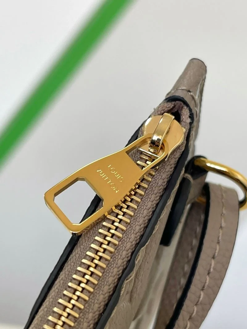 Louis Vuitton Hobo Bags Breathable 39002