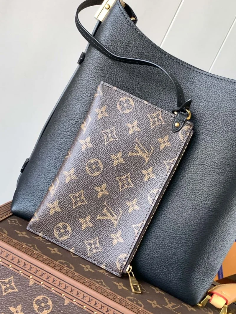 Sustainable Louis Vuitton Hobo Bags 38909