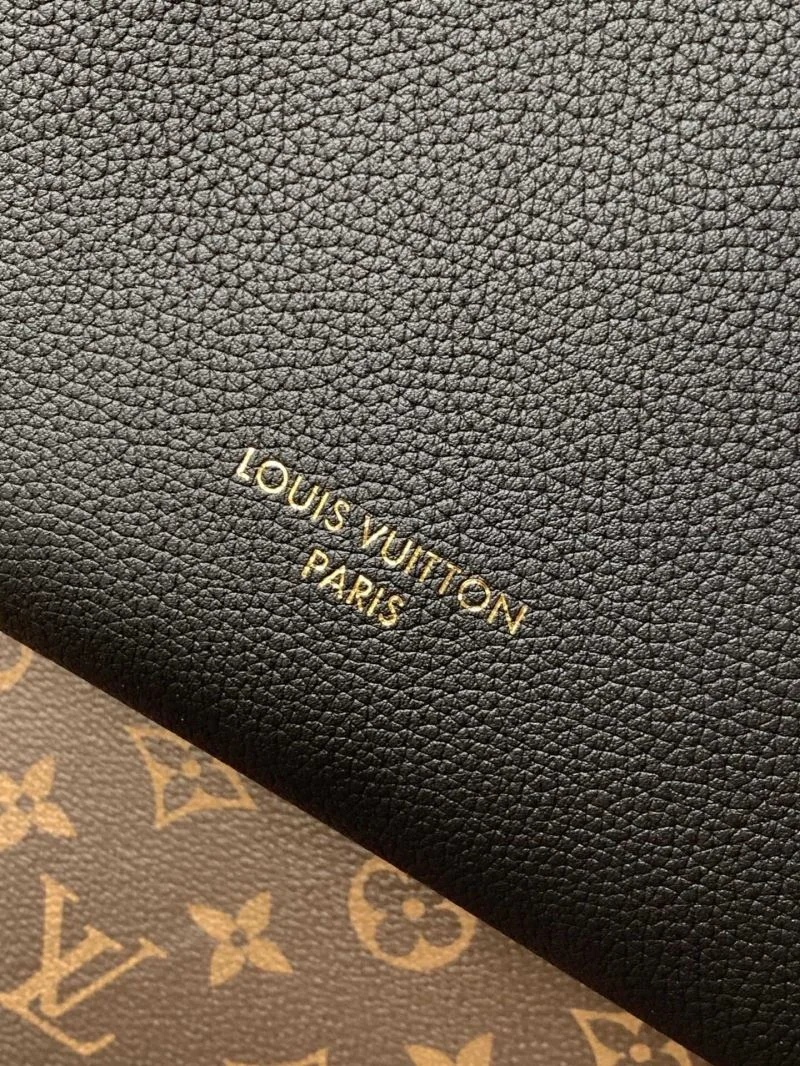 Sustainable Louis Vuitton Hobo Bags 38909