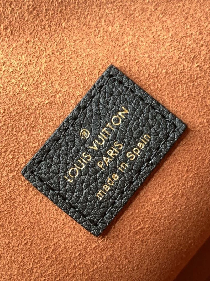 Sustainable Louis Vuitton Hobo Bags 38909