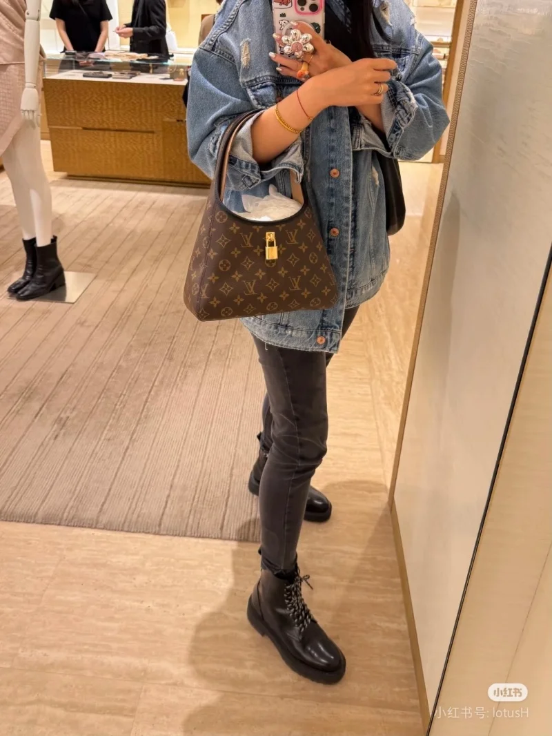 Louis Vuitton Hobo Bags Lightweight 38886