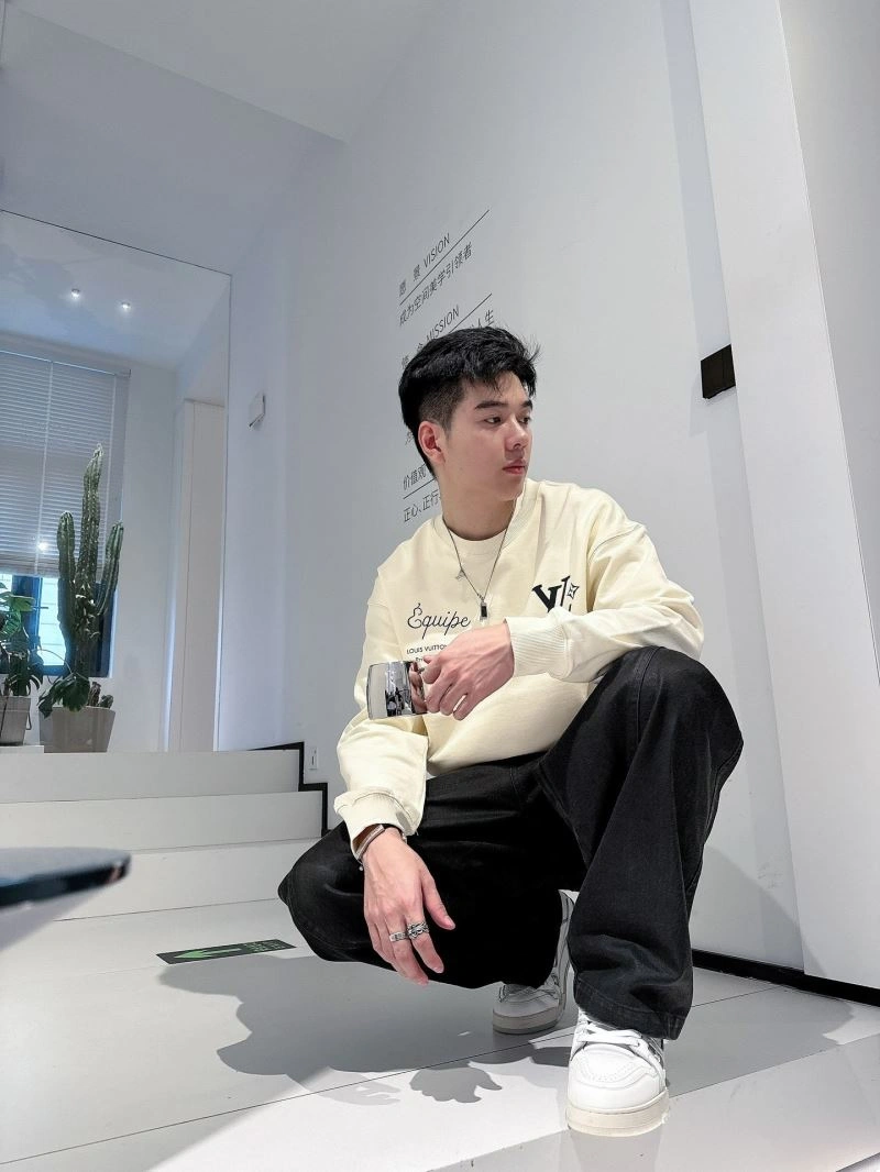 Louis Vuitton Hoodies Sophisticated 134119