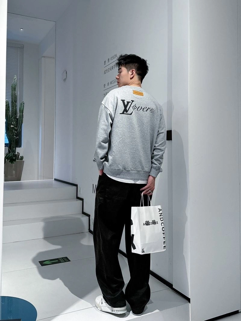 Louis Vuitton Hoodies Sustainable 134118