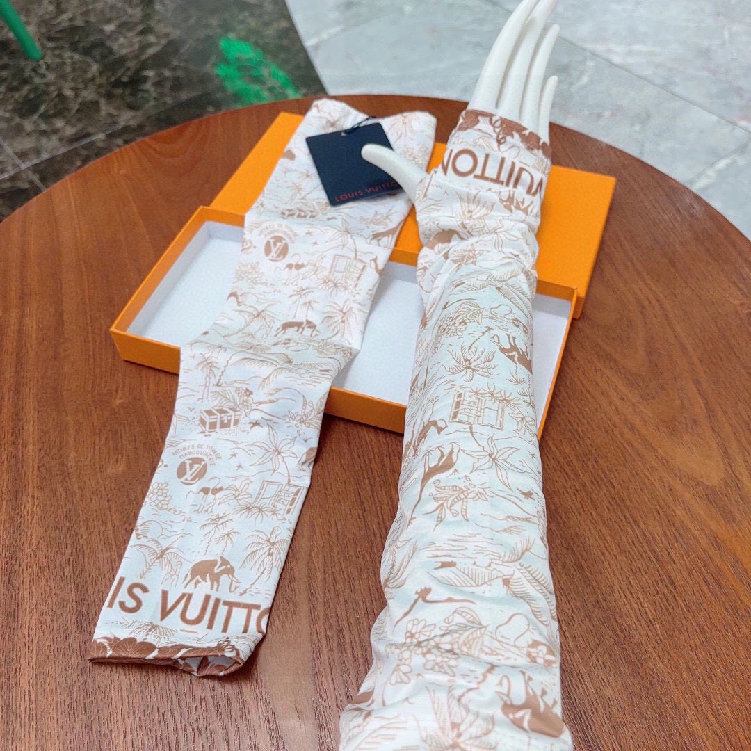 Minimalist Louis Vuitton Ice Silk Sleeves 264957