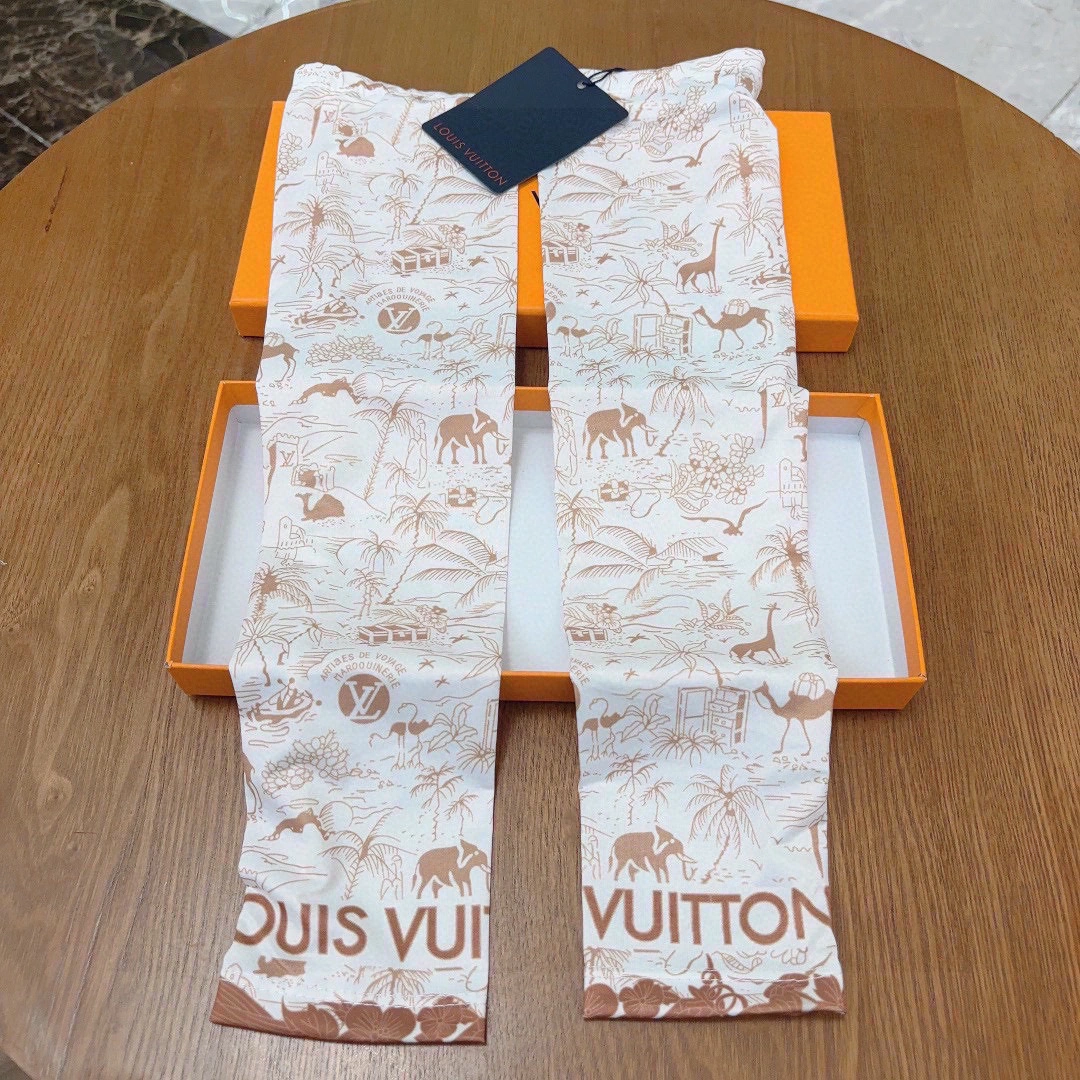 Minimalist Louis Vuitton Ice Silk Sleeves 264957